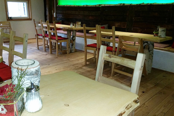 Farnstube mit vielen Sitzgelegenheiten l�dt zum verweilen ein